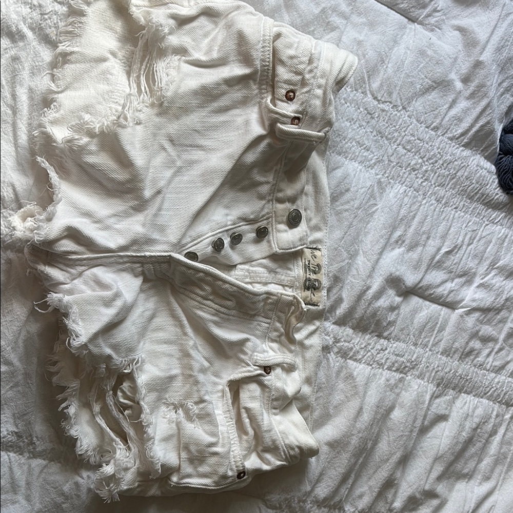 Free people white jean shorts 28